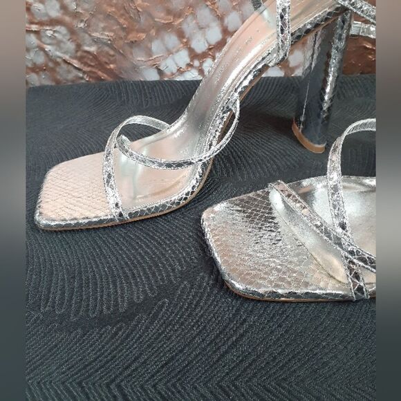 NWT Billini Faux Snakeskin Metallic Strappy Heeled Sandals - Picture 4 of 14